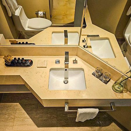 Movich Buro 26 Hotel Bogotá Eksteriør billede Bathroom