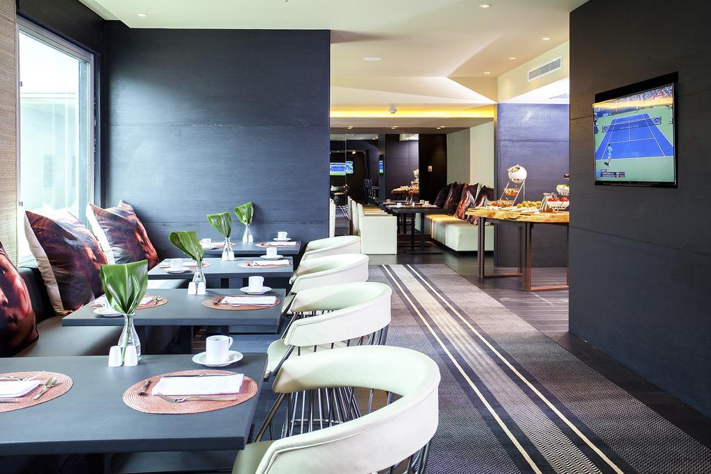 Movich Buro 26 Hotel Bogotá Eksteriør billede The Club lounge at Hong Kong International Airport