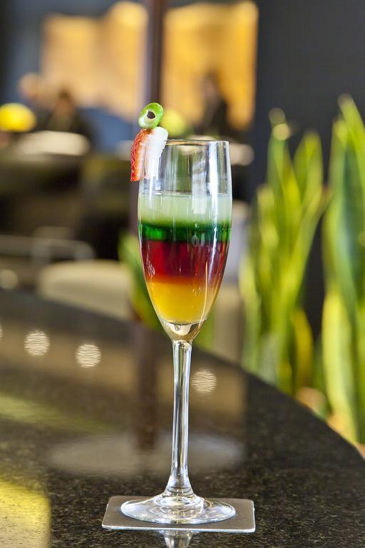 Movich Buro 26 Hotel Bogotá Eksteriør billede A layered cocktail