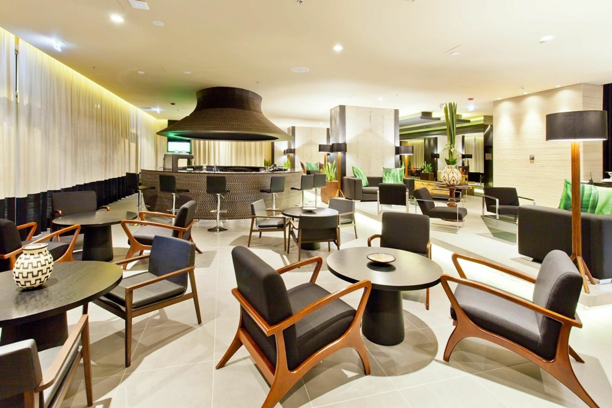 Movich Buro 26 Hotel Bogotá Eksteriør billede The lounge at the airport