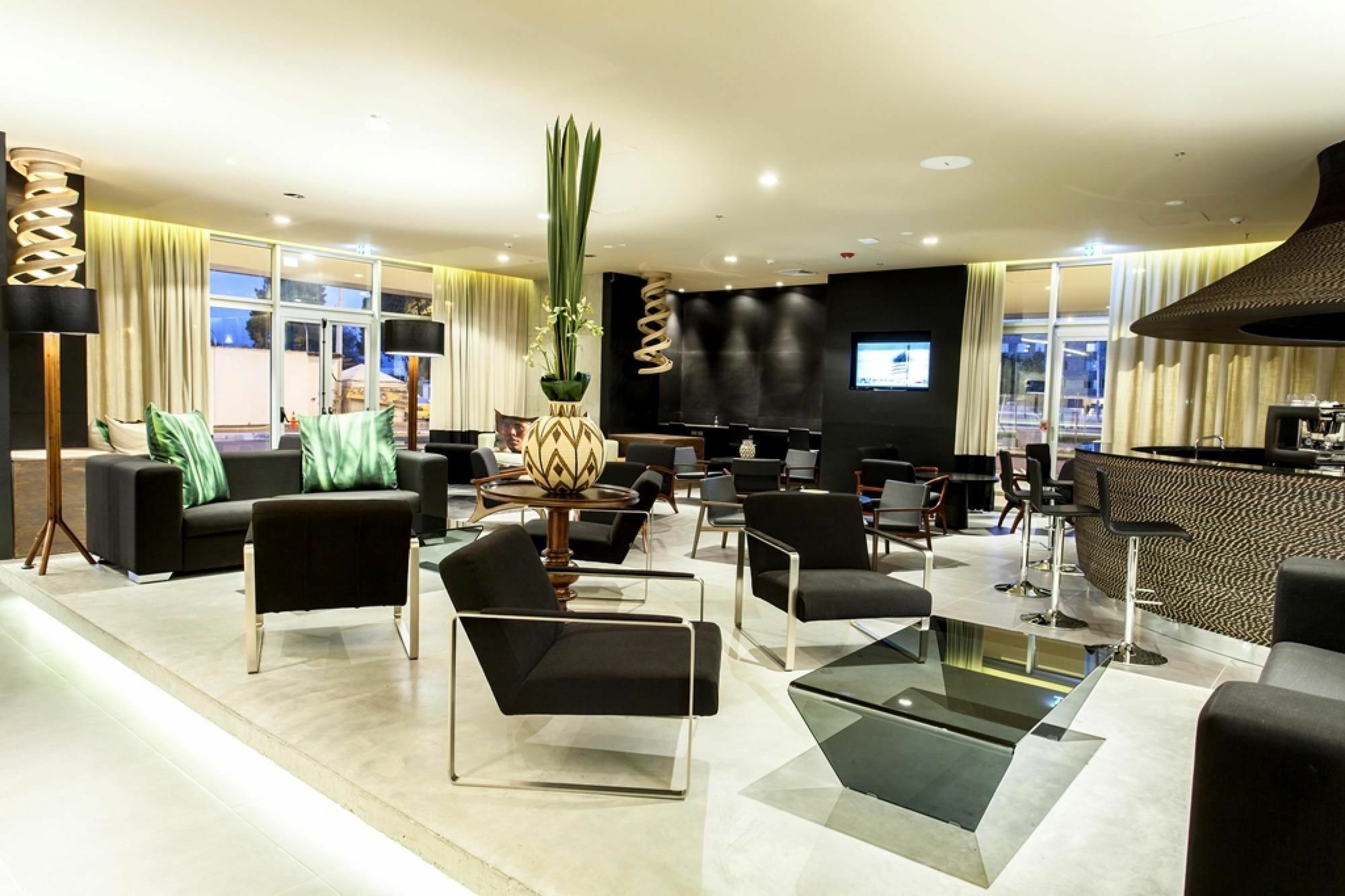 Movich Buro 26 Hotel Bogotá Eksteriør billede The lounge at the airport
