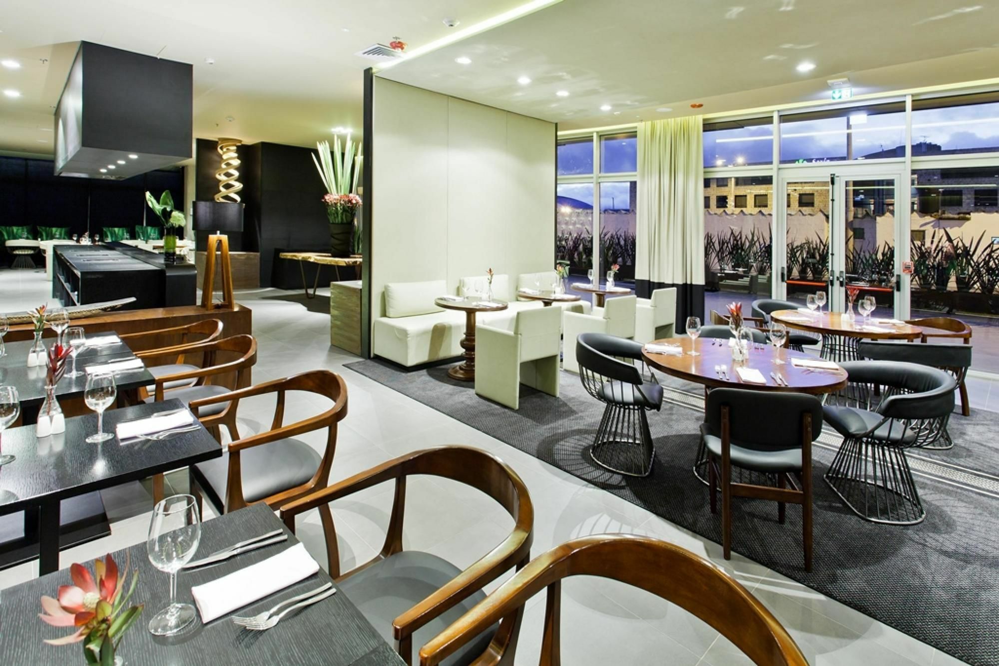 Movich Buro 26 Hotel Bogotá Eksteriør billede Restaurant